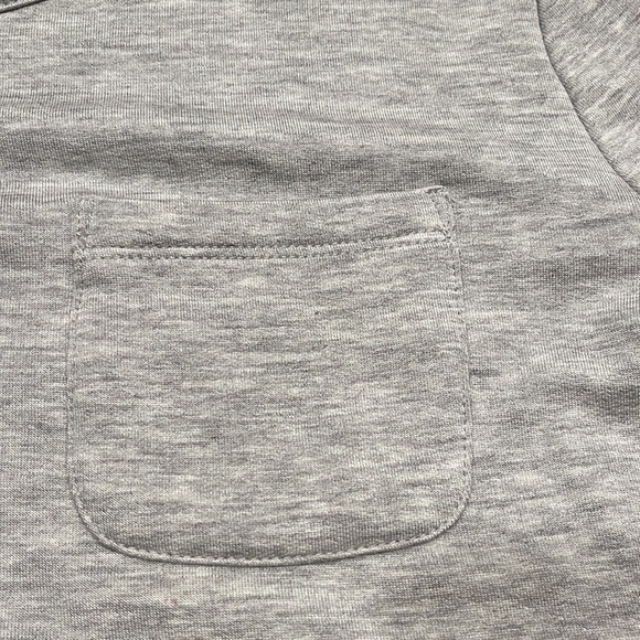 Chico’s gray 3/4 sleeve top with one front pocket size 0(XS). - Picture 3 of 7
